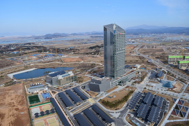 전남 나주혁신도시에 입주한 한국전력공사 본사의 전경. 한겨레 자료사진