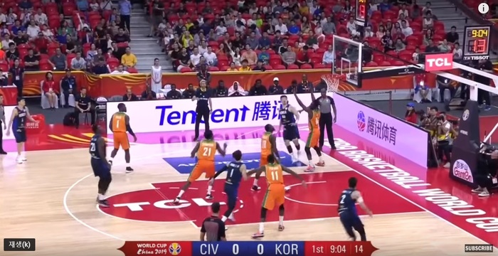 8일 중국 상하이에서 열린 2019 국제농구연맹(FIBA) 월드컵 17~32위 순위결정전에서 한국의 이승현이 코트디부아르 골망을 향해 슛하고 있다. 피파 유튜브 갈무리