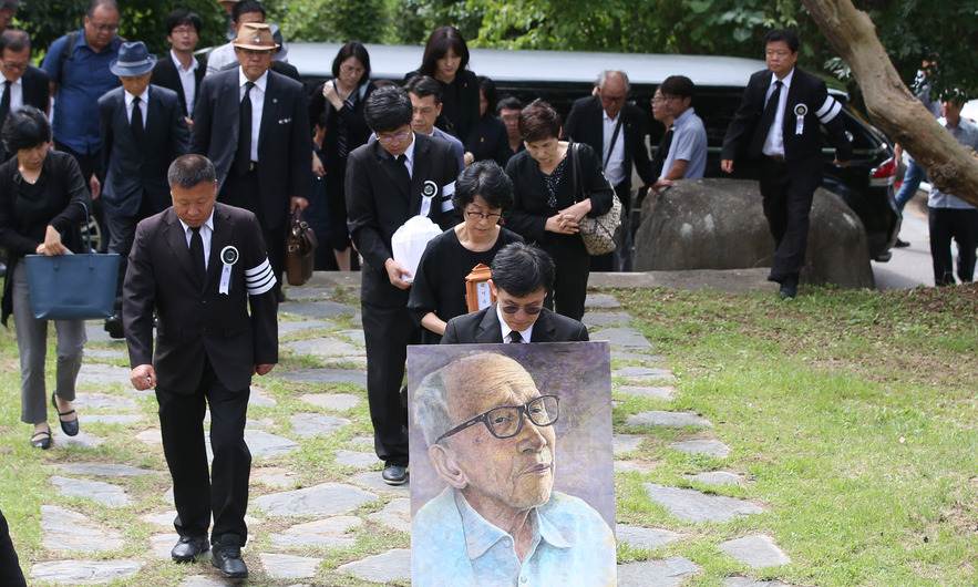 ‘비전향 장기수’ 서옥렬씨 민족통일장 영결식 엄수