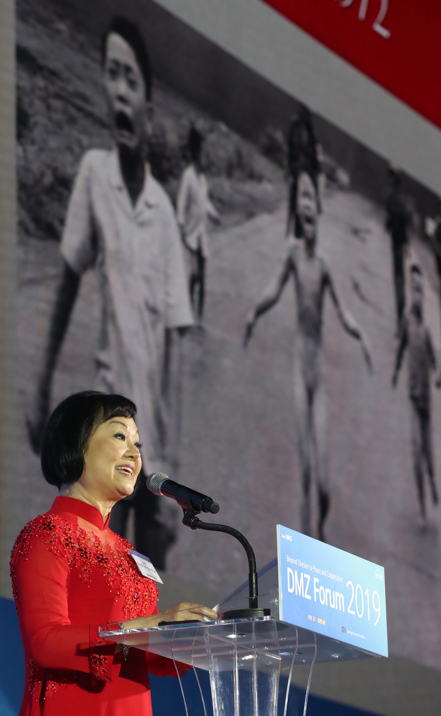 판티킴푹 킴 국제재단 이사장이 19일 오전 경기 고양 일산서구 킨텍스에서 열린 디엠지(DMZ)포럼에 참석해 기조연설을 하고 있다. 고양/김정효 기자