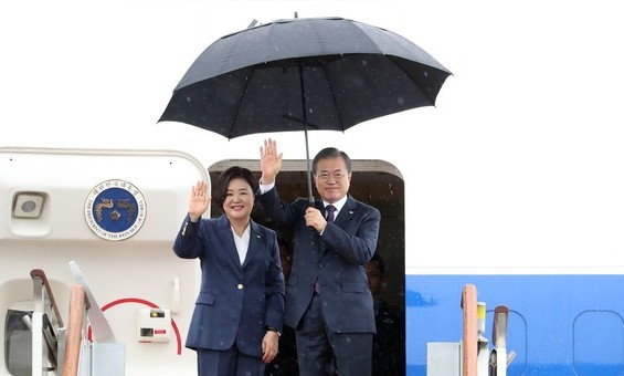 문 대통령, 한미 정상회담·UN 총회 참석 위해 출국 