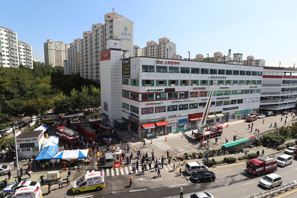 화재가 발생한 경기 김포 풍무동의 한 요양병원 전경. 김포/김정효 기자