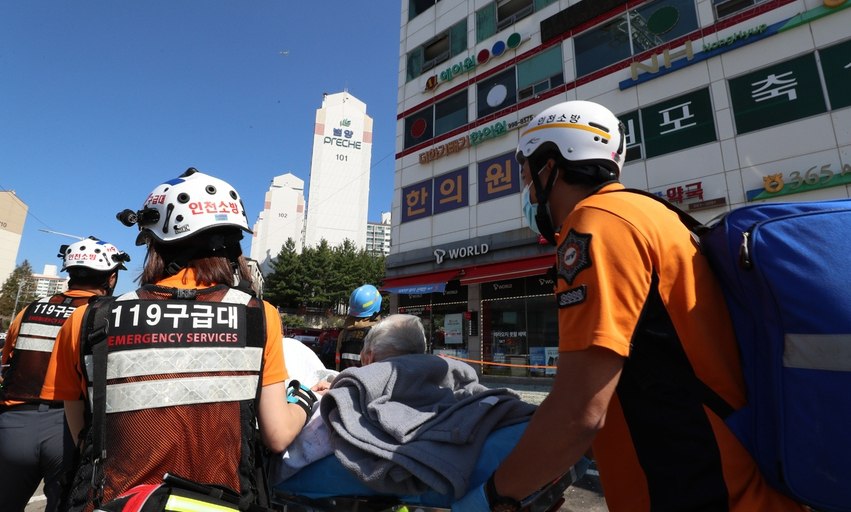 병실 옆에서 ‘펑’…노인들 휴지로 입막고 침대·휠체어 대피