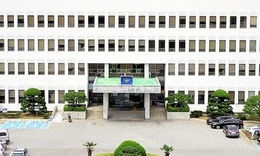 초등학교 방화셔터 오작동...등교하던 학생 목 끼어 의식불명