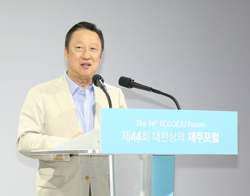 박용만 대한상공회의소 회장이 지난 7월 17일 제주 신라호텔에서 열린 제44회 대한상의 제주포럼에 참석, 개회사를 하고 있다. 연합뉴스