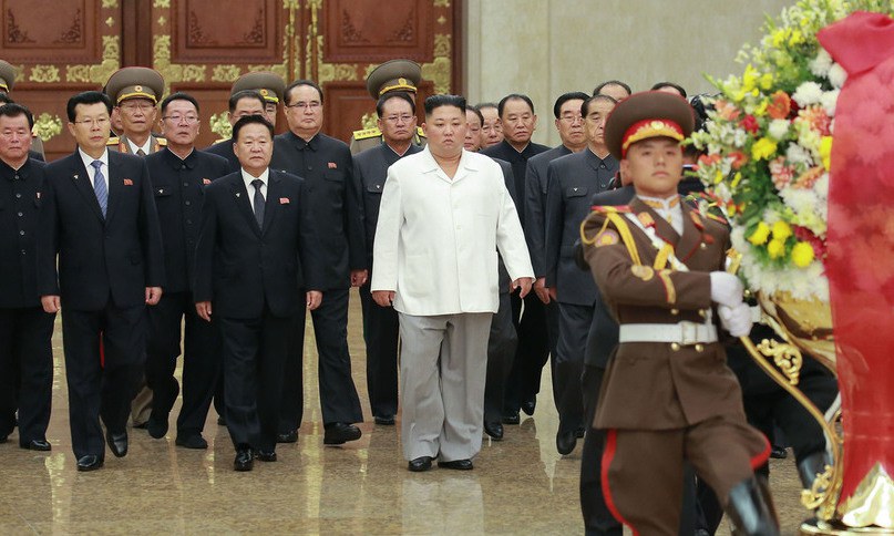 김정은, 노동당 창건 기념일 맞아 금수산태양궁전 참배