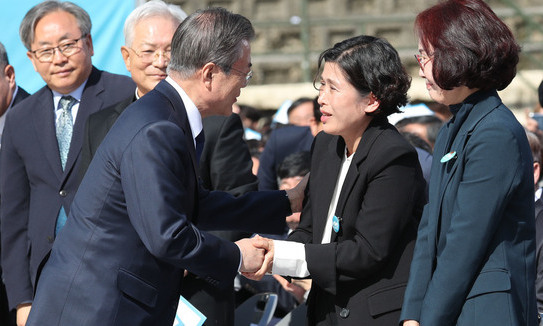 문 대통령 “부마항쟁은 민주주의 새벽 열었다”