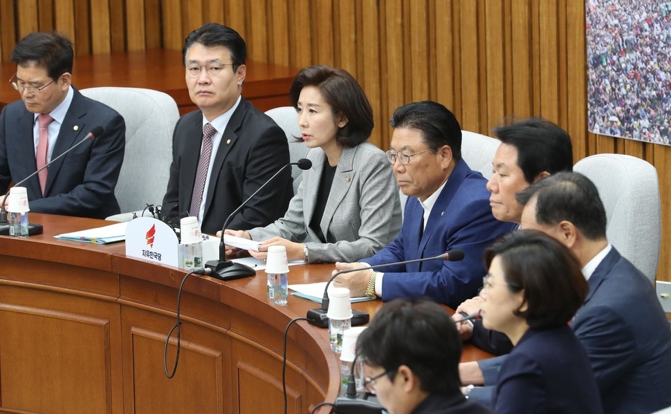 나경원 자유한국당 원내대표가 18일 오전 국회에서 열린 국정감사대책회의에서 발언하고 있다. 강창광 선임기자 chang@hani.co.kr