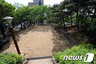‘악령’이 저지른 근린 공원의 살인극