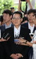 박지원 검찰출석 ‘정면돌파’ 택했다