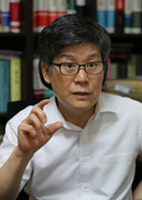 [단독] 변협 “‘과거사 수임’ 김희수 변호사 징계 신청 기각”