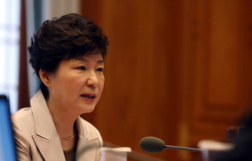 박 대통령 “국민연금 제도 변경, 국민 동의 구해야” 반대 표명