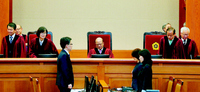 성범죄자 ‘화학적 거세’…“재범 막아야” vs “심각한 부작용”