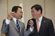 [포토] 2년 반만에 만난 한·일 경제수장 