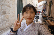 20대 환경활동가 한복 입고 유럽 골목 누비는 사연