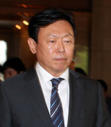 [단독] 신동빈 회장 “한국 국적 포기한 적 없다”더니…