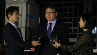 최태원 SK 회장, 출소하자마자 연일 출근