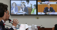 교육부 지침 따른 교과서를 비판하며 ‘국정화’ 주장한 교육장관  