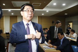 고용부 국감장 뒤흔든 ‘정부 합동브리핑’