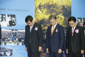 문재인 재신임투표 ‘추석 전’으로 연기…공멸의 길 피할까