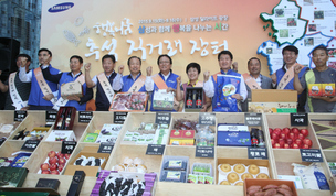 [포토] ‘한과 사세요’ 삼성 사장단 일일 점장으로 변신