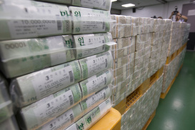 ‘이 돈 다 어디갔나’…한은 찍어낸 시중 현금 90조 돌파