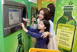 대형마트에 빈병 무인회수기 설치…회수율 높아질까