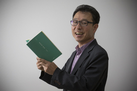 ‘따뜻한 휴머니즘’의 시…“수사적 기교 덜해도 수수하고 담백해”