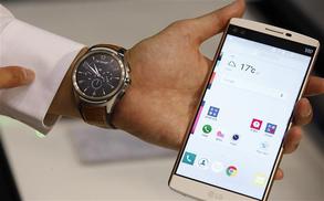LG 야심작 ‘V10’폰 혁신은 없었다