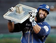 ‘40홈런·40도루’ 테임즈, KBO 사상 3번째 외국인 MVP