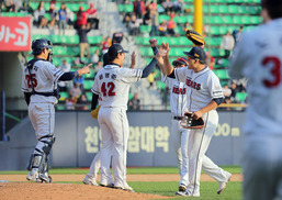 ‘반달곰의 뚝심’ 두산 3위 확정…기아, 포스트시즌 탈락