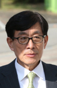 원세훈, 240일만에 보석으로 풀려나…재판부 ‘무죄’ 굳혔나