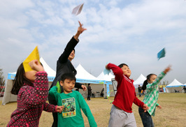 [포토]제7회 종이비행기 가족 축제