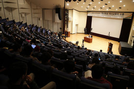 “역사는 해석되는 과거…‘있었던 그대로’란 허상이다”