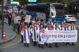 [포토] 기독교계 “국정화 저지” 행진 