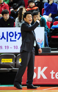 ‘6연패 탈출’  유도훈 감독의 미소