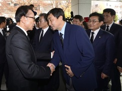 이종걸 “김무성·서청원, 정치적 아들? 유산만 노리는 아들 아닌가”
