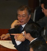 문재인  “새해 예산안에 반대표 누른 이유는…” 