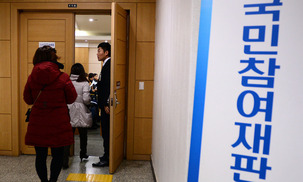 ‘상주 농약 사이다’ 국민참여재판 첫날 ‘공방 치열’
