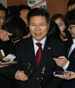 홍문종 “험지 출마자들, 꽃가마 태워 보내야”