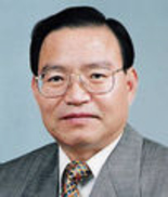 직원 상습 폭행 ‘몽고간장’ 명예회장 사퇴