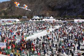 겨울축제들 잇따라 취소됐는데…‘산천어축제’는 대박 난다고?