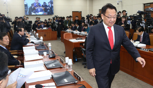 중국불안·미국금리·가계부채 등 불길 커지는데…  “최선 다하겠다” 맥빠진 답변