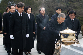 “이승만, 부정선거로 민주주의 기본원칙 파괴”“박정희, 산업화 이끈 공로 누구도 부인 못해”