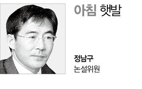 [아침 햇발] 지갑은 강둑에 흘리고, 가로등 밑만 맴돈다 / 정남구