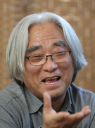 “잡담 넘치는 연극판에 저항하라”