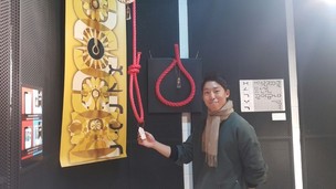 홍대앞 ‘자살공화국 명품관’엔 뭐가 있을까?