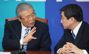 [사설 속으로] 한겨레·중앙일보, ‘북핵 사태에 대한 야당의 태도’ 사설 비교해보기