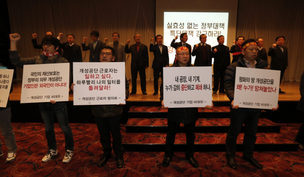 개성공단 관련기업 노동자 5천명 실직 몰려“대부분 50대 가장들…어떻게 사나” 하소연