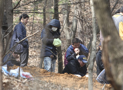 ‘물고문’ 안양 주검 수색 재개…자살 친모 주검 부검